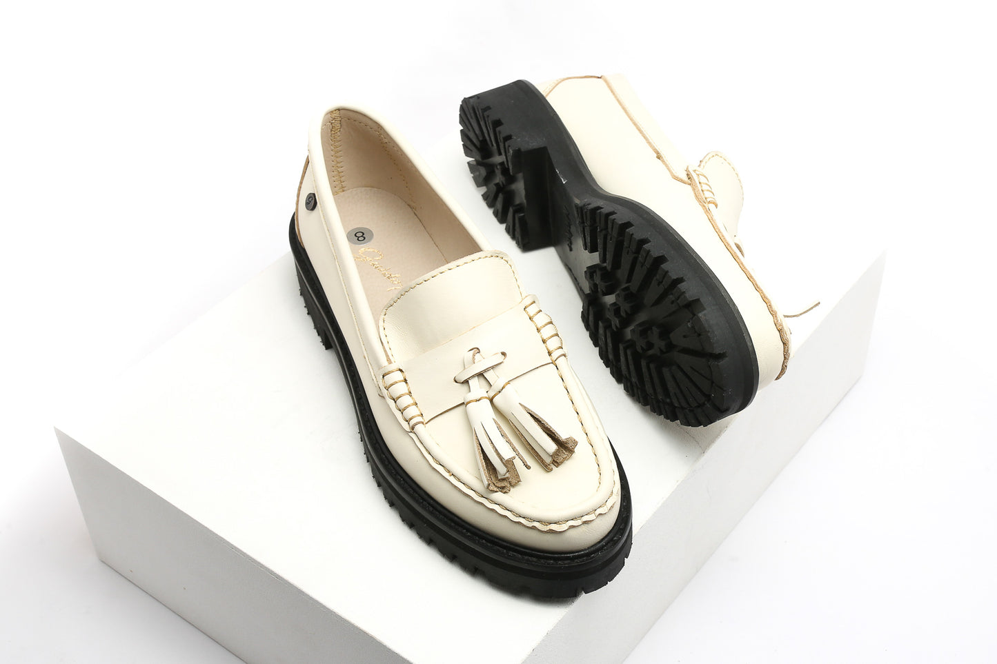 Moccasin 141 Ivory