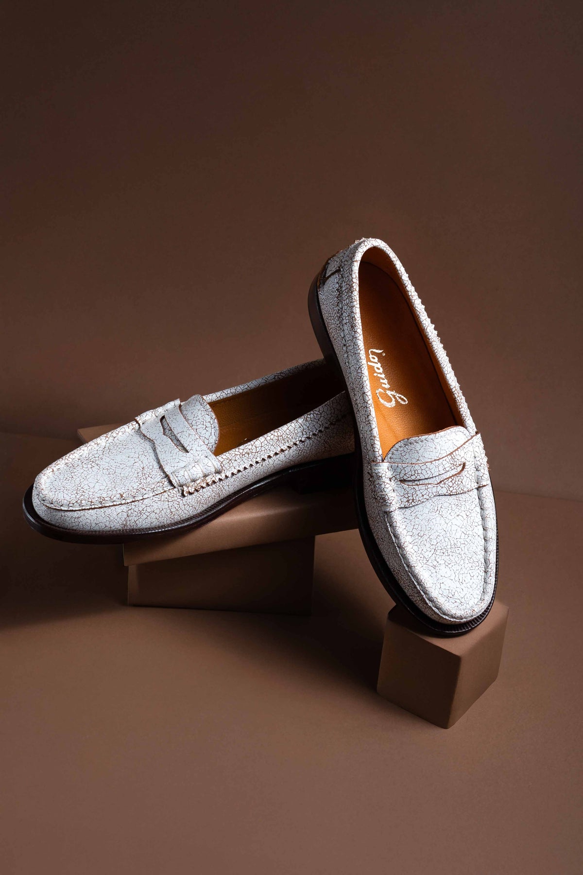 Moccasin 5379 Crackle White