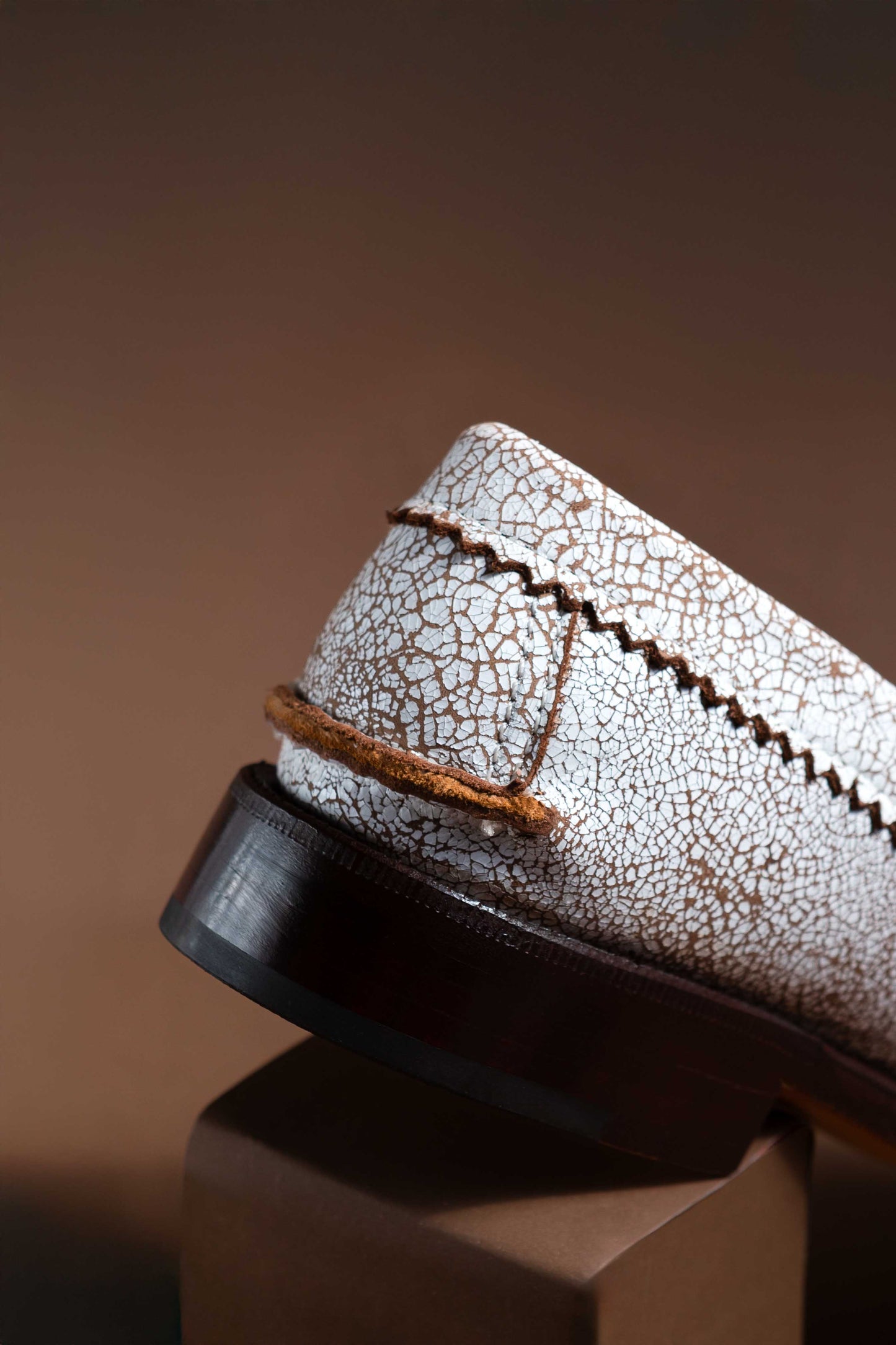 Moccasin 5379 Crackle White