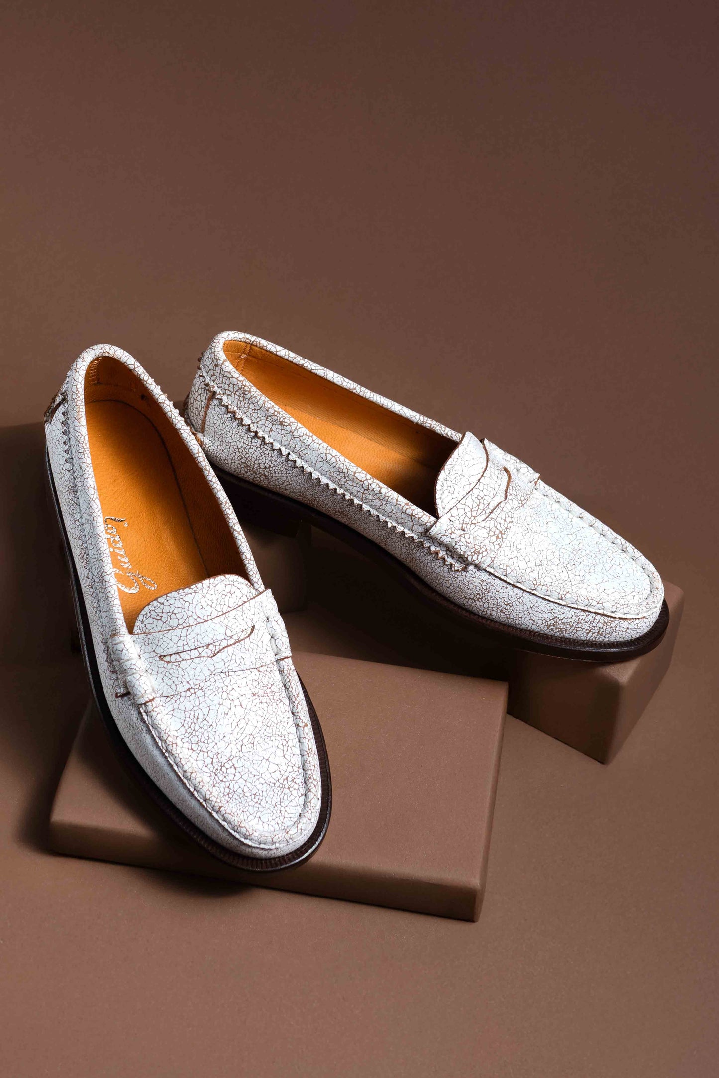 Moccasin 5379 Crackle White