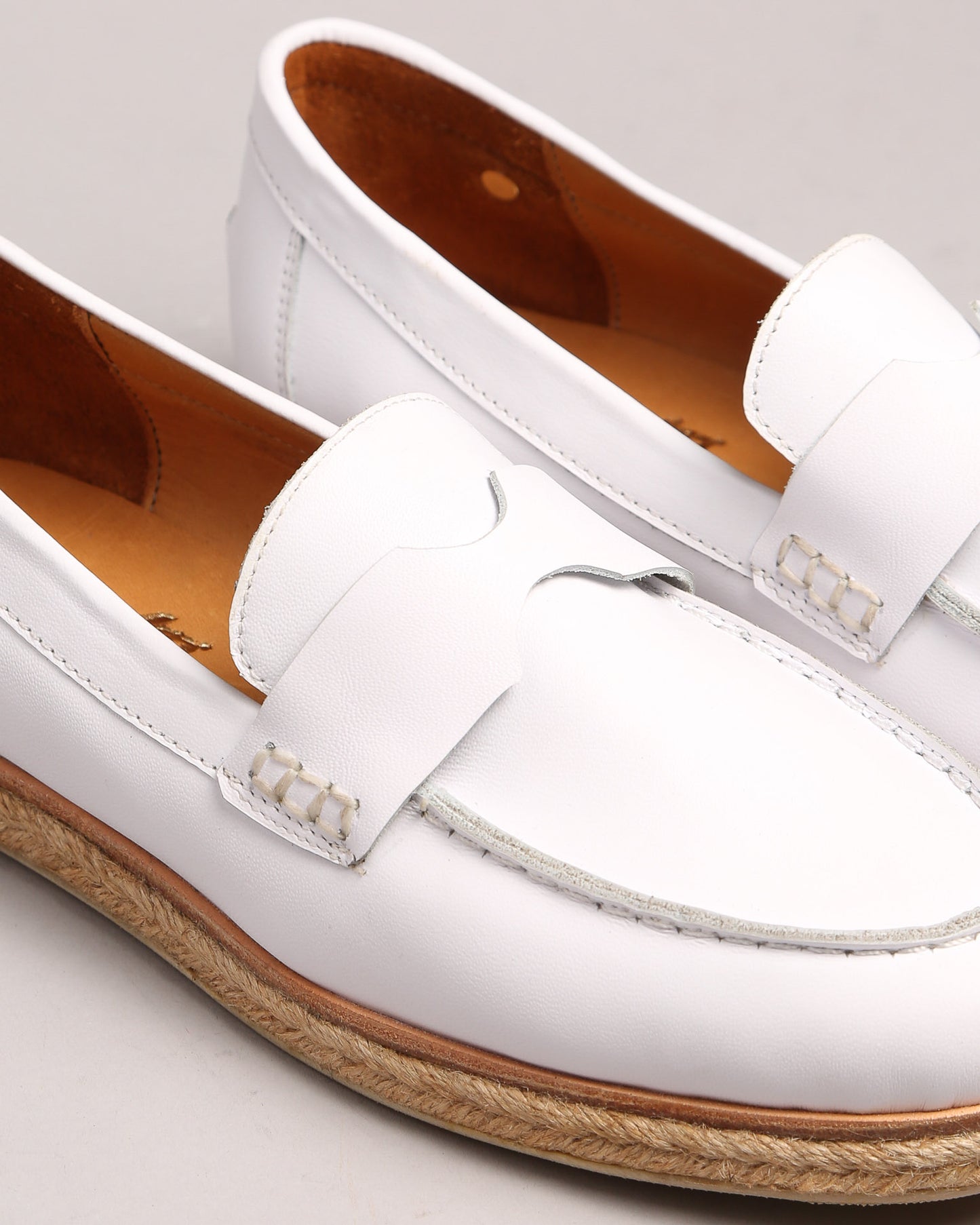 Pancha 715 White