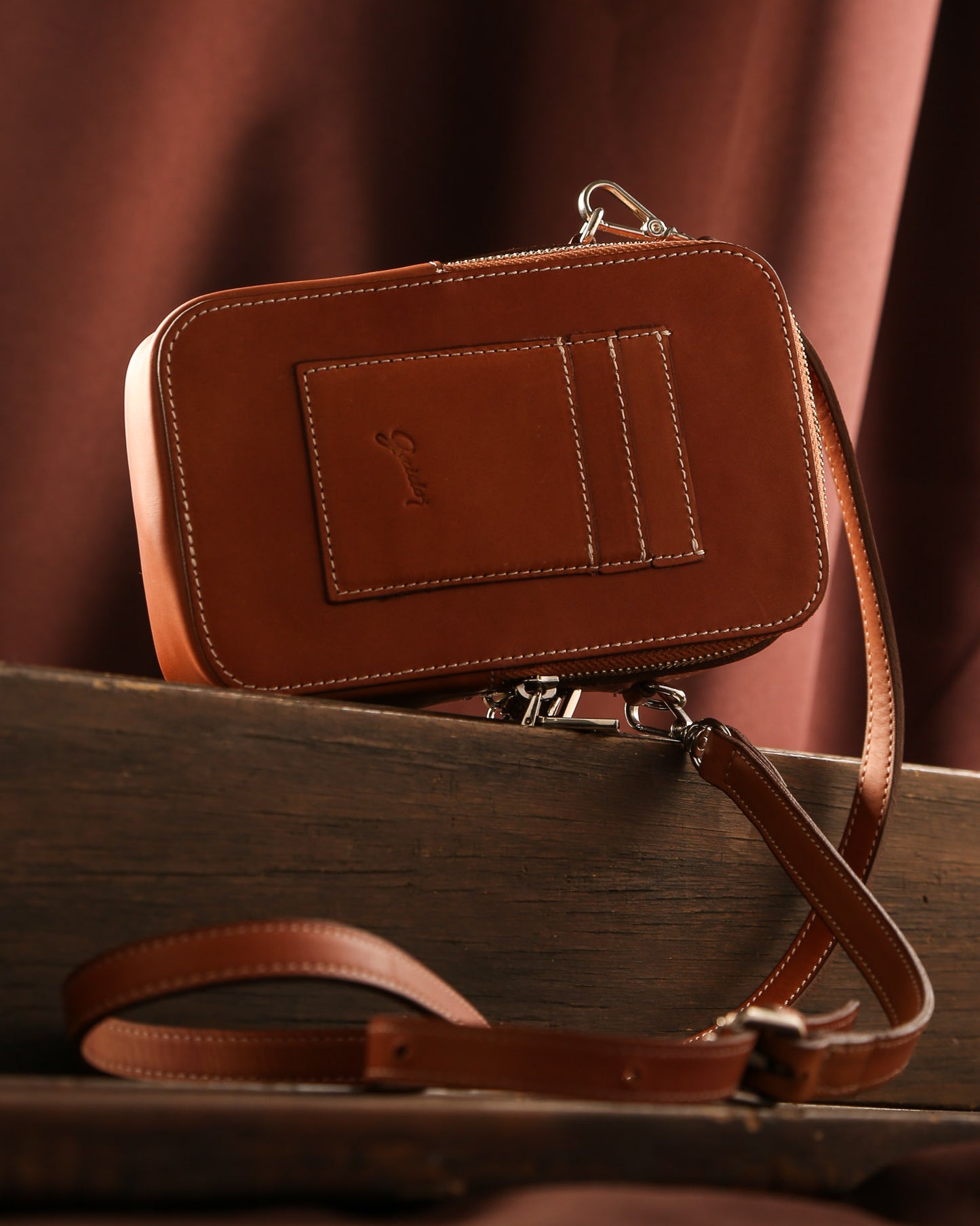 Bolso para celular Justina Marrón