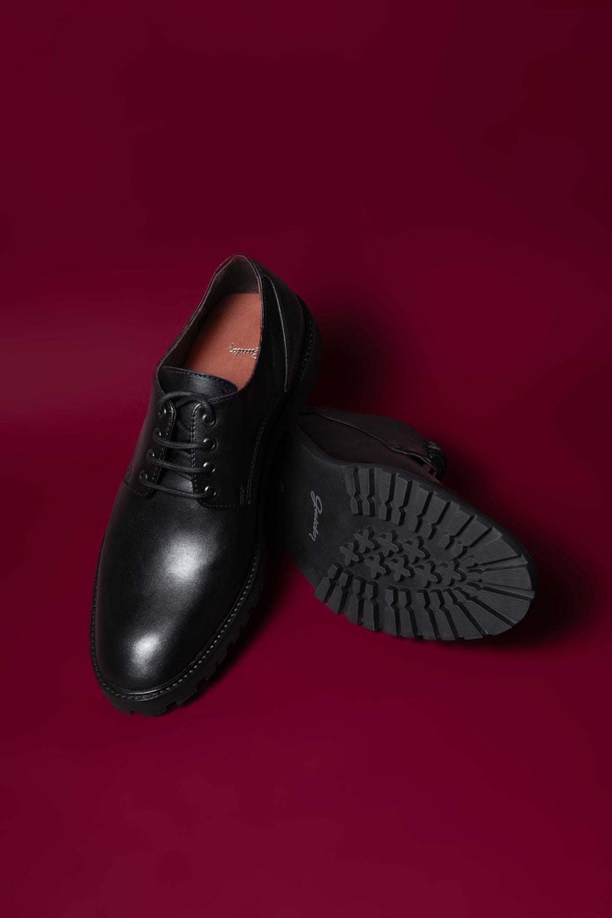 Derby 504 Black Apache