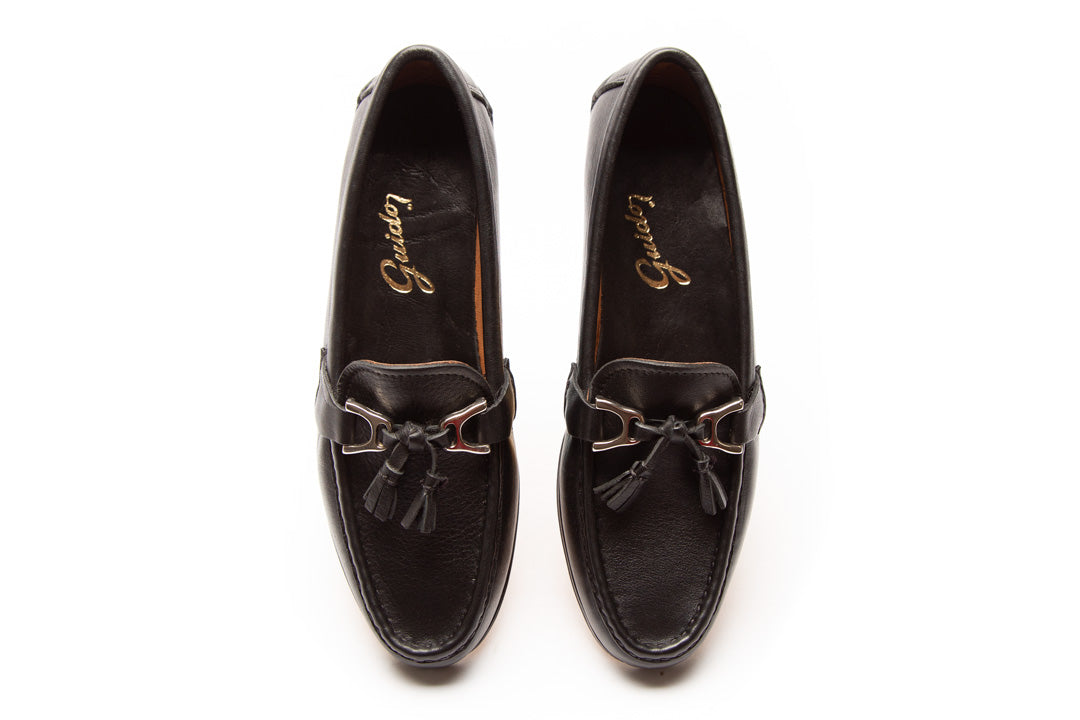 Mocasin con flecos y aplique dama negro
