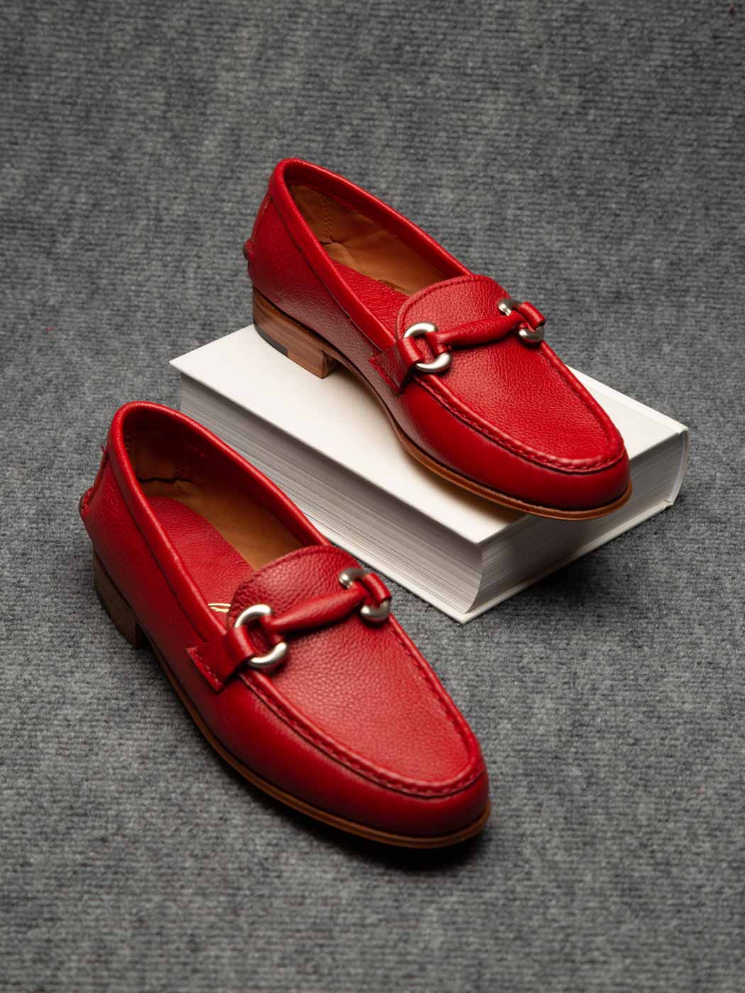 mocasin con aplique rojo - 38