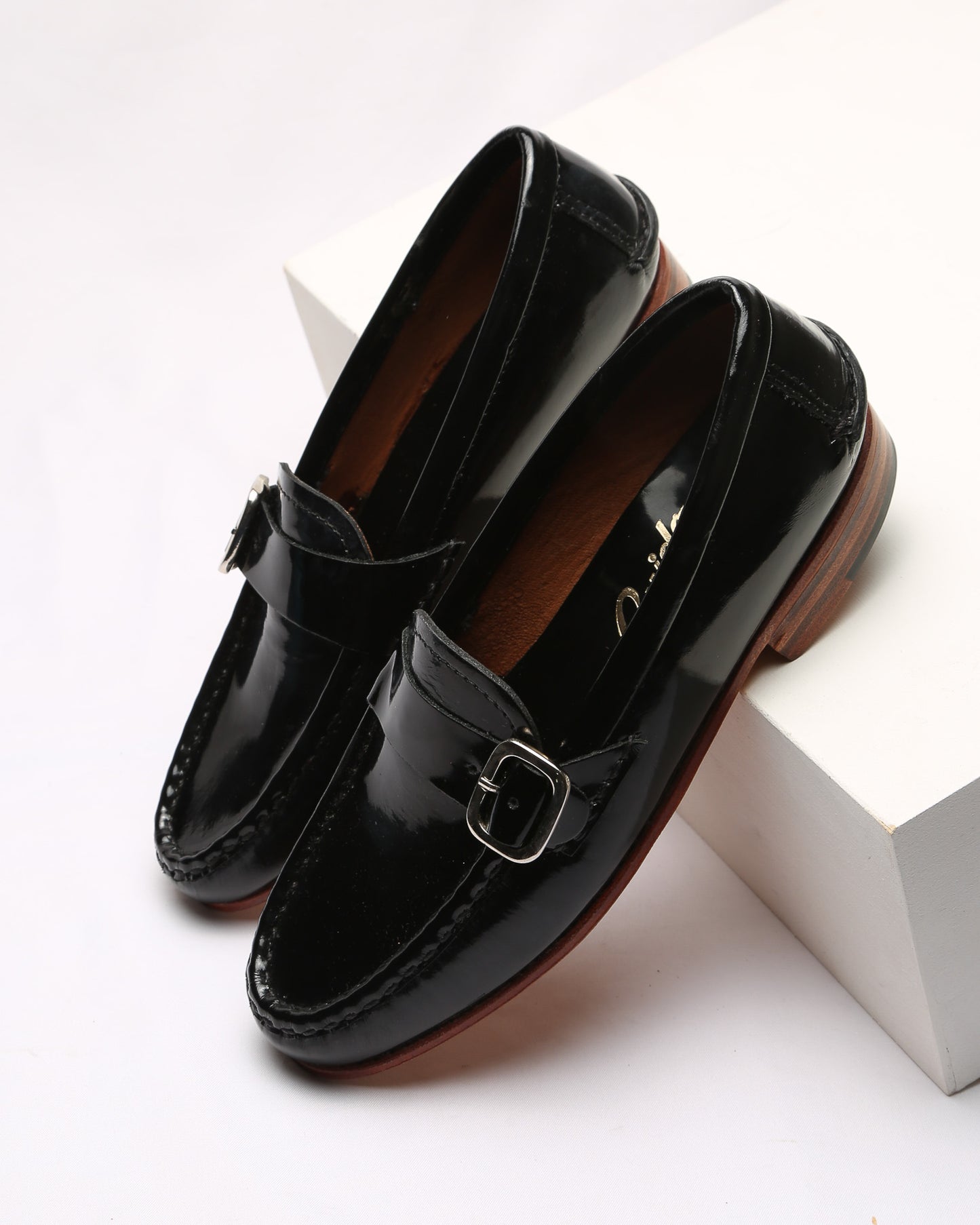 Moccasin 5320 with Buckle Patent Black