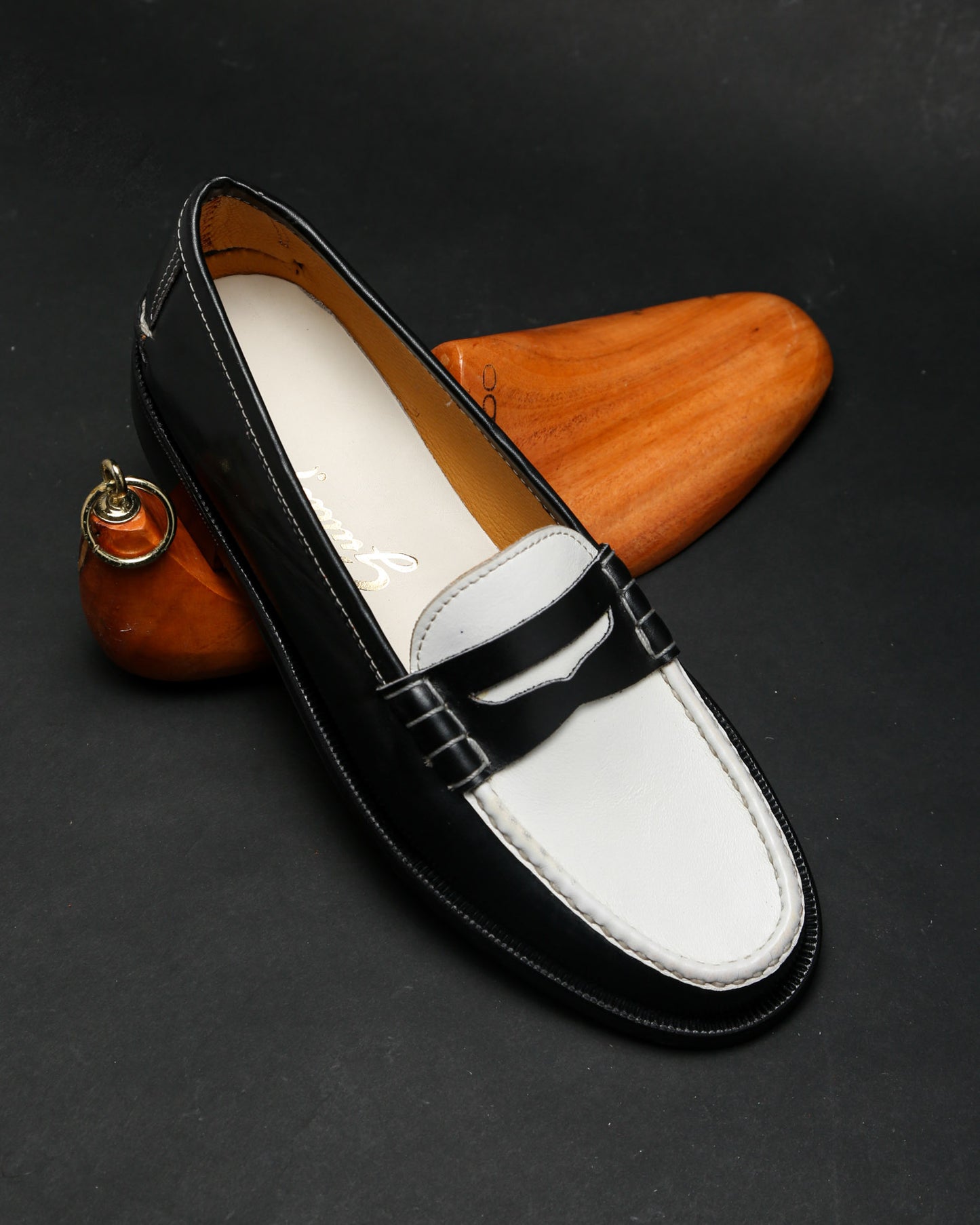 Moccasin 5379 Black & White