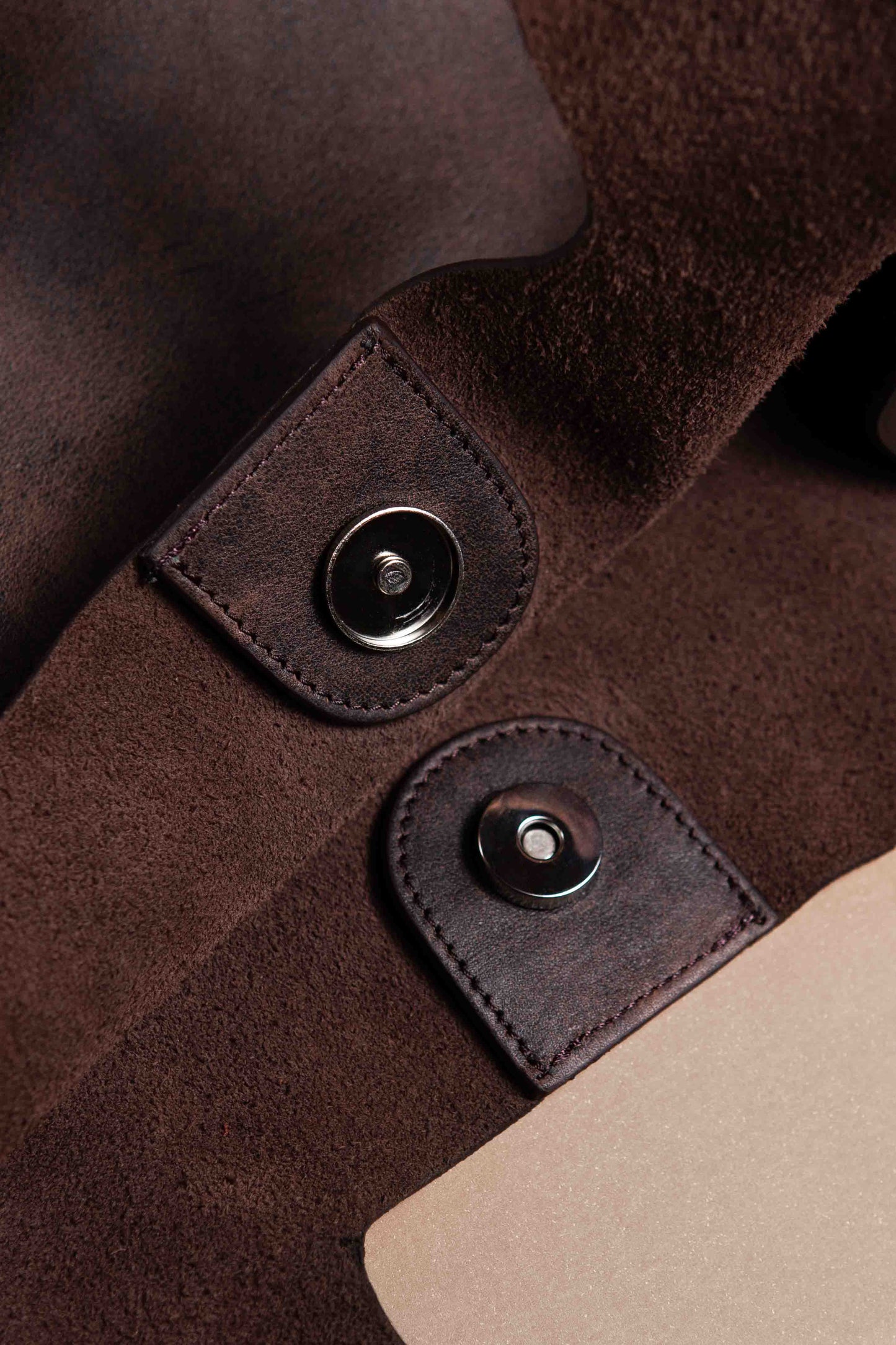 Borsa a mano Filipa in camoscio cioccolato